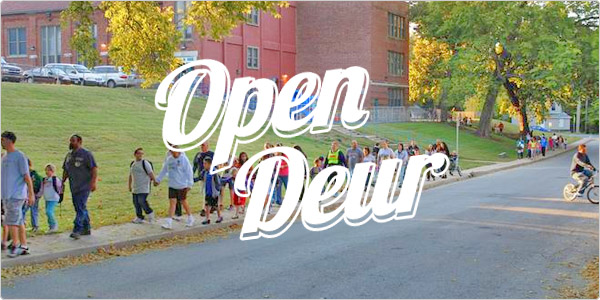 4 beachvlaggen staan voor het pand van Fitracus in Oostham