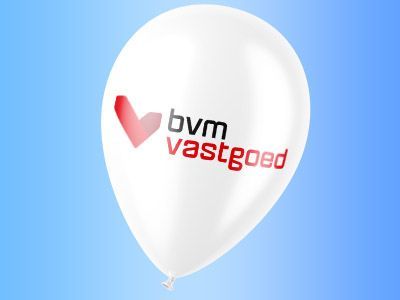 witte ballon met bedrukking van logo bvm vastgoed in 2 kleuren